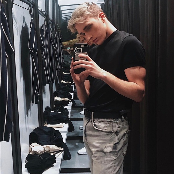 instagram: @chandlerdburke - Picture 5 of 16